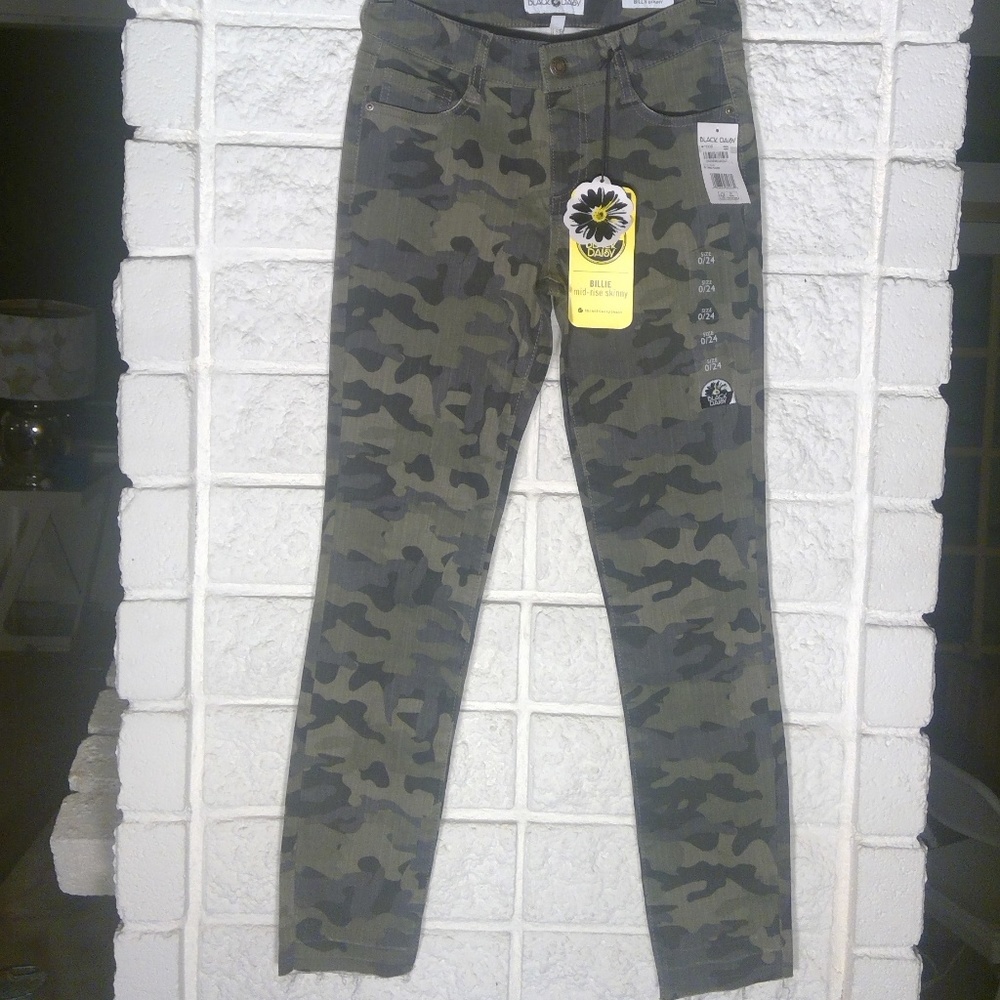 XS - Size 0 - Black Daisy Camouflage Jeans